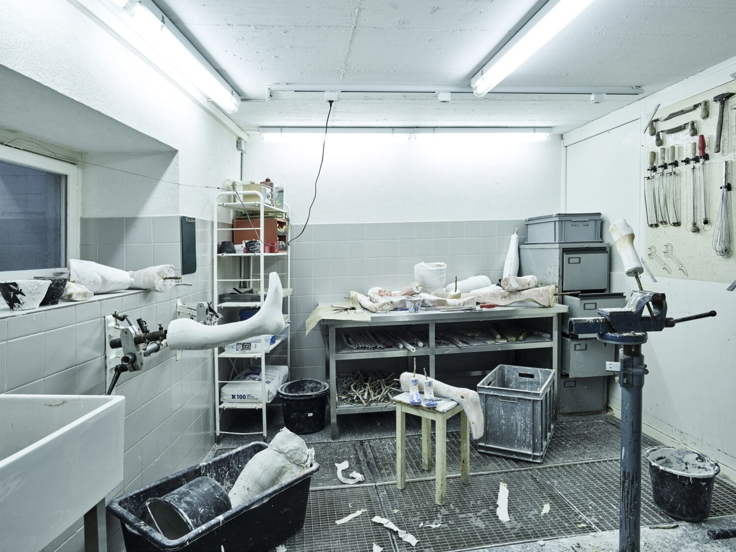 13PHOTO Kostas Maros Reportage HIDDEN Rooms