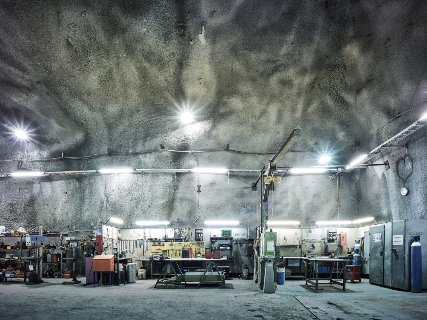 13PHOTO Kostas Maros Reportage HIDDEN Rooms