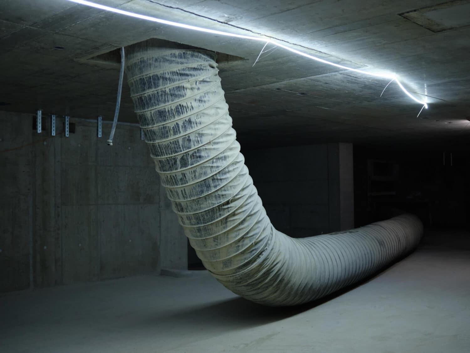 13Photo Ladina Bischof Singles Lüftung Rohr Abluft