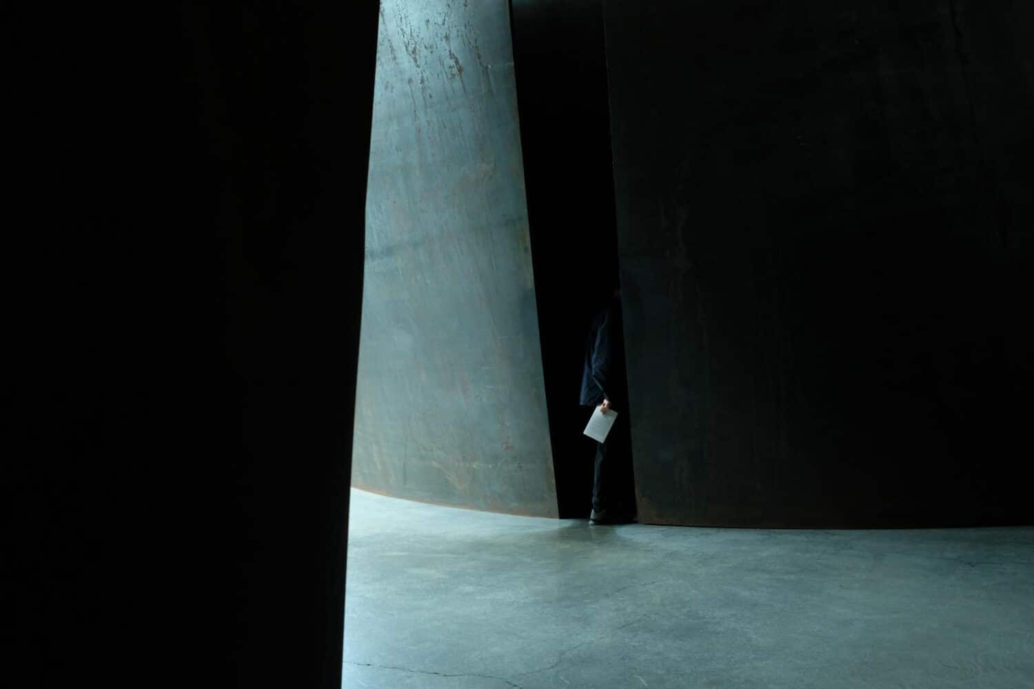 13Photo Ladina Bischof Singles Frau Schatten Verschwinden