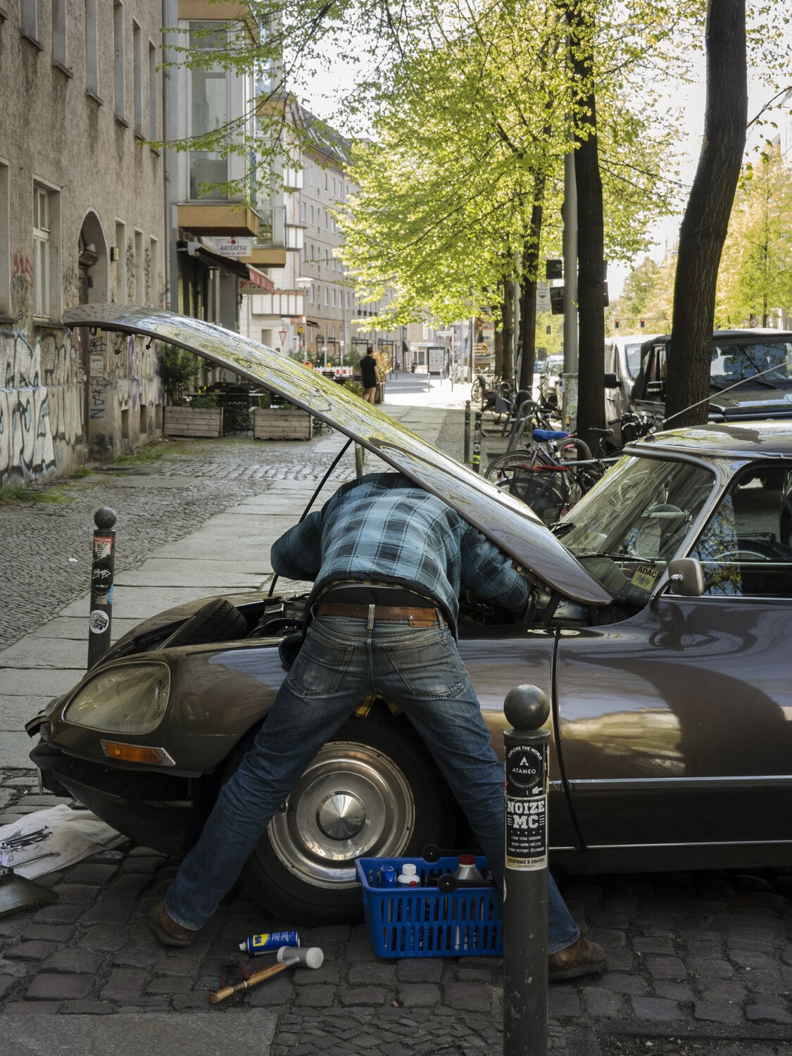 13 Photo Marvin Zilm Men at Work