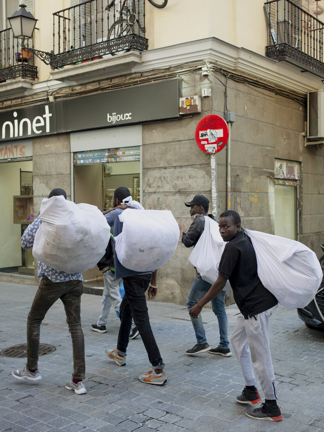 13 Photo Marvin Zilm Men at Work